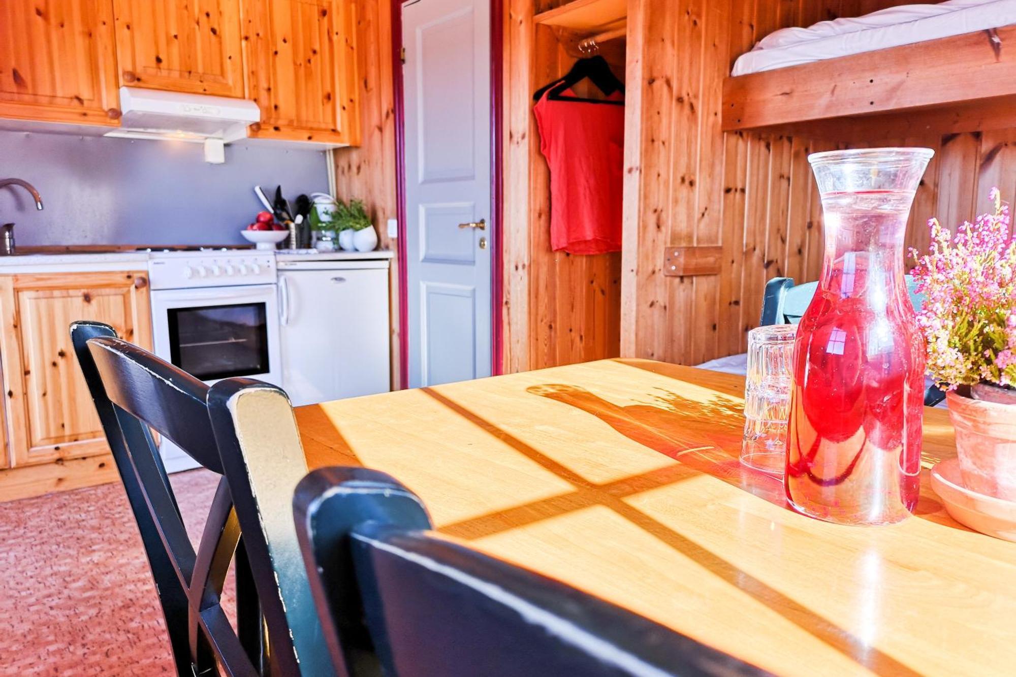 Arjaeng Camping & Stugor Sommarvik الغرفة الصورة